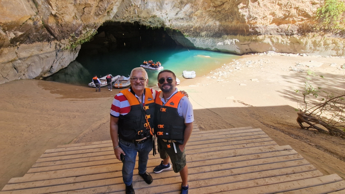 Intense interest of tourists in Altınbeşik Cave